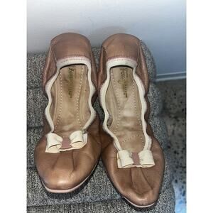 Salvatore Ferragamo Tan Leather Ballet Flats with Bow Detail - Size 8.5